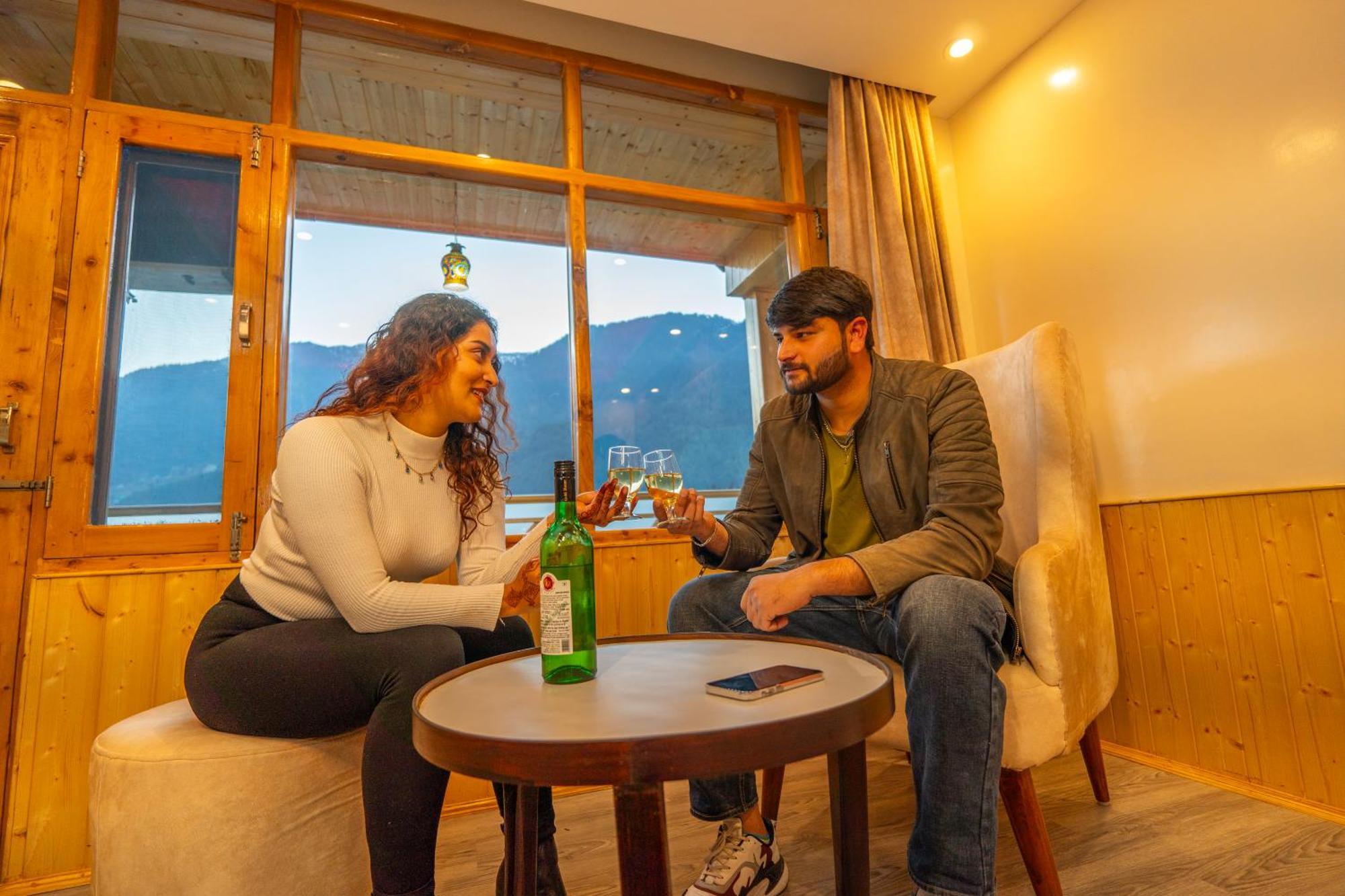 West Western Resort Manali #Neartomallroad #Gym #Lawn #Playingzone #Pooltable #Kidsfriendly #Mountainview #Tabletennis #Familyfriendly #Privateparking Exterior foto