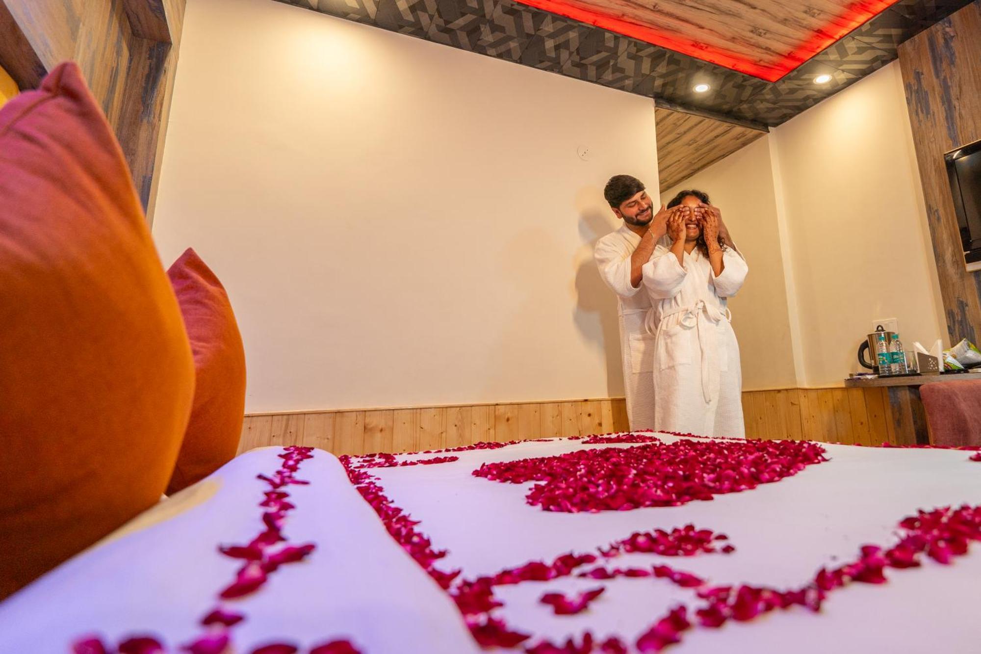 West Western Resort Manali #Neartomallroad #Gym #Lawn #Playingzone #Pooltable #Kidsfriendly #Mountainview #Tabletennis #Familyfriendly #Privateparking Exterior foto
