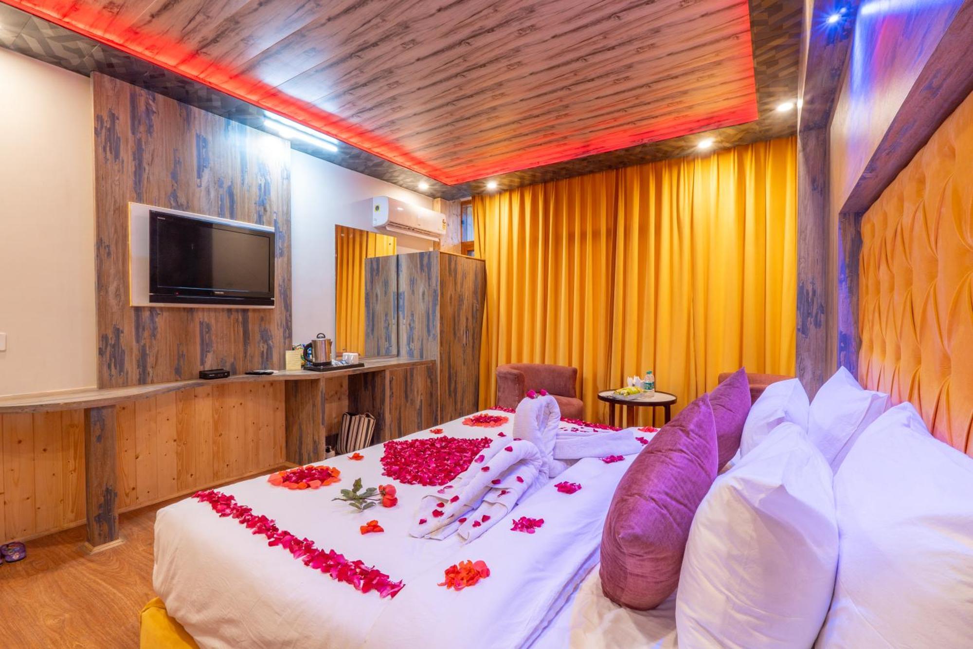 West Western Resort Manali #Neartomallroad #Gym #Lawn #Playingzone #Pooltable #Kidsfriendly #Mountainview #Tabletennis #Familyfriendly #Privateparking Exterior foto