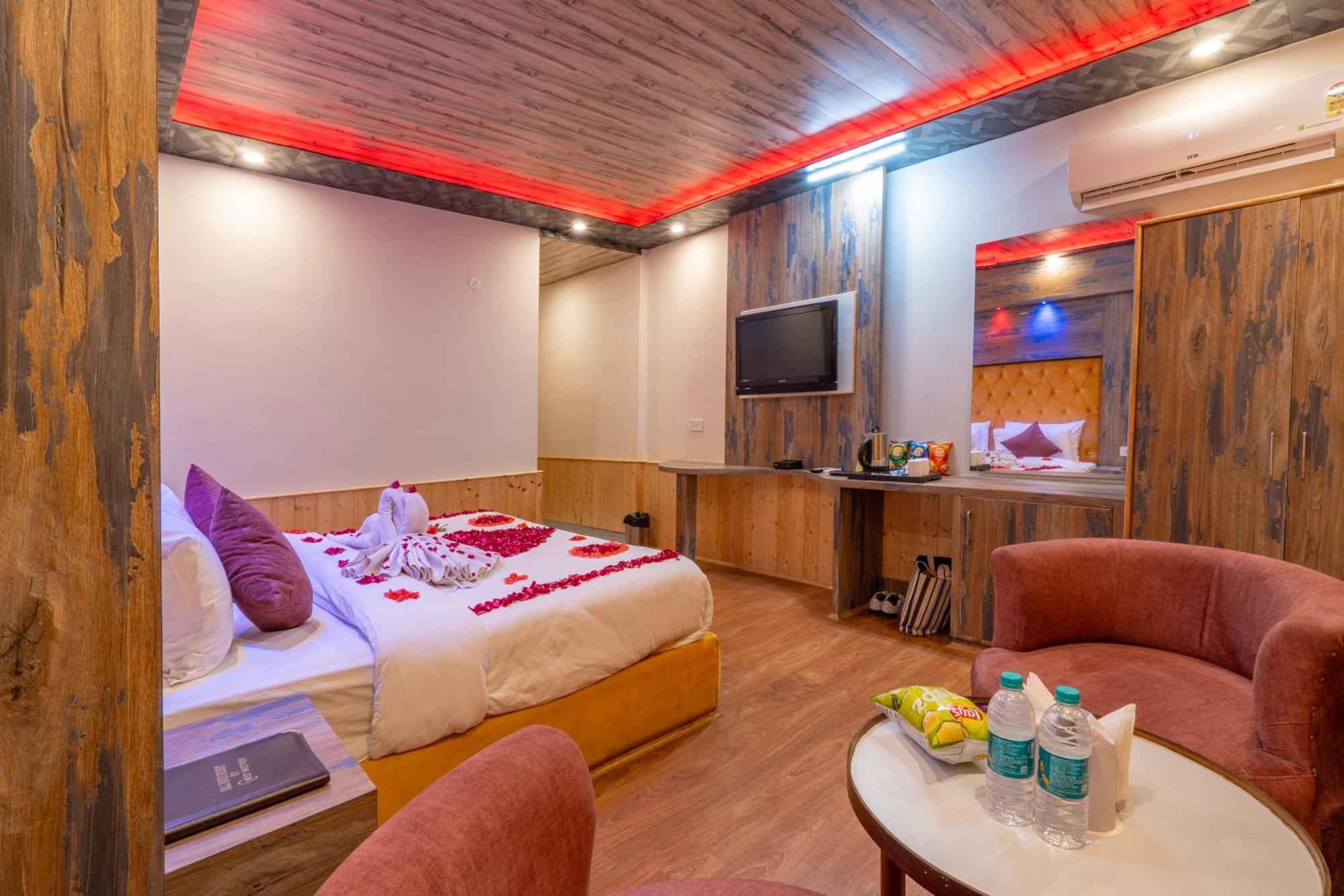West Western Resort Manali #Neartomallroad #Gym #Lawn #Playingzone #Pooltable #Kidsfriendly #Mountainview #Tabletennis #Familyfriendly #Privateparking Exterior foto