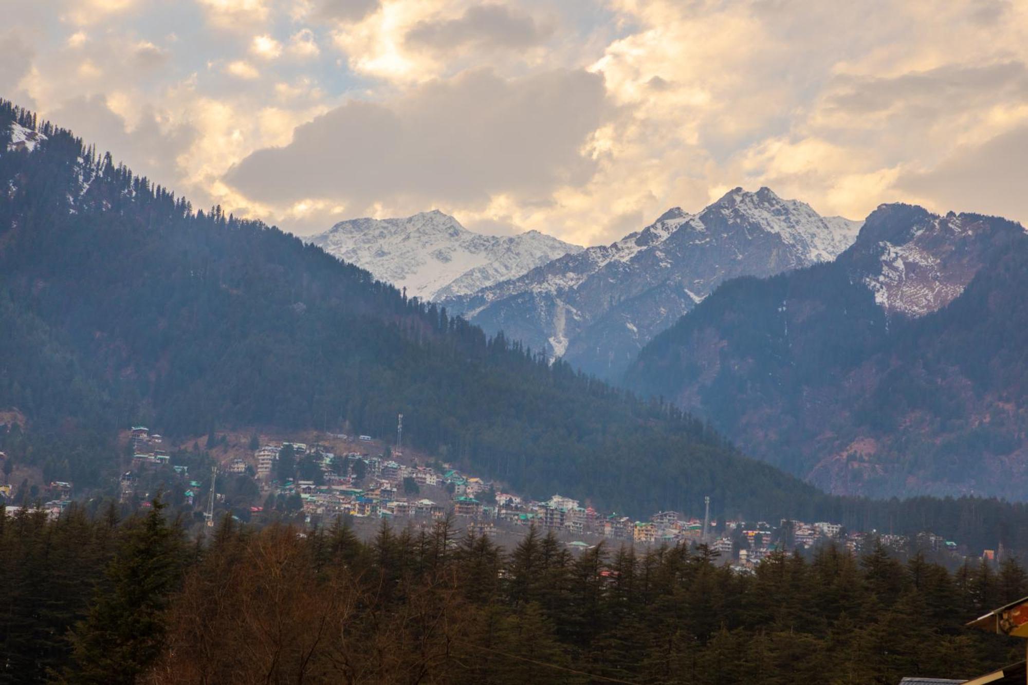 West Western Resort Manali #Neartomallroad #Gym #Lawn #Playingzone #Pooltable #Kidsfriendly #Mountainview #Tabletennis #Familyfriendly #Privateparking Exterior foto